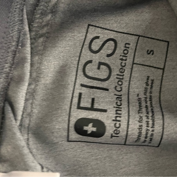 Figs  Charcoal scrubs - Picture 2 of 2